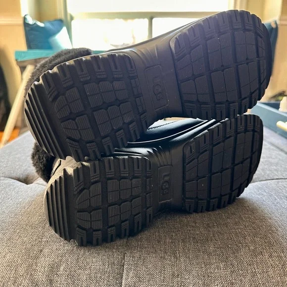 UGG Yose Fluff V2 Waterproof Snow Boots Women’s 7 Black❄️❄️❄️ - Picture 8 of 11